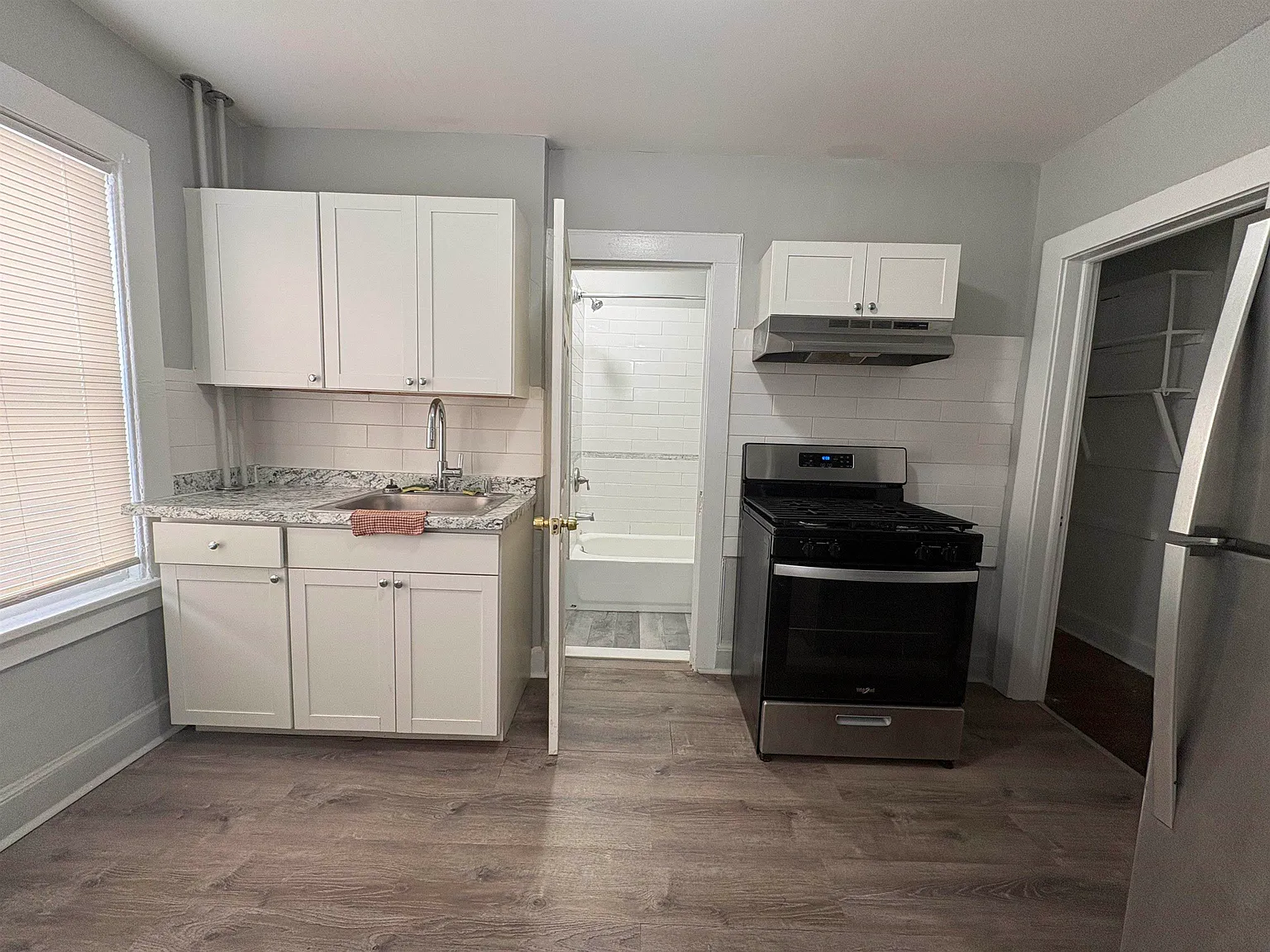 1 bed, 1.0 bath, $1,600 — Photo 4