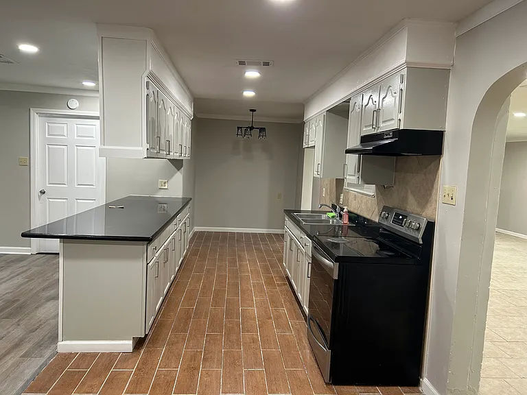 1595 Bellfort Dr — Photo 22