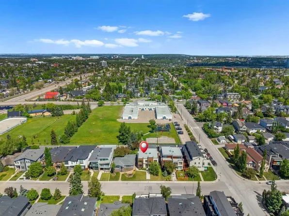 2412 S 28th Ave SW, Calgary, AB T2T 1K9