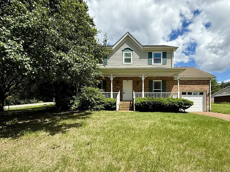 5801 Labrador Ln — Photo 1