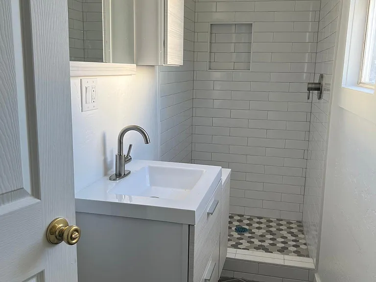 720 N 9th Ave — Photo 4