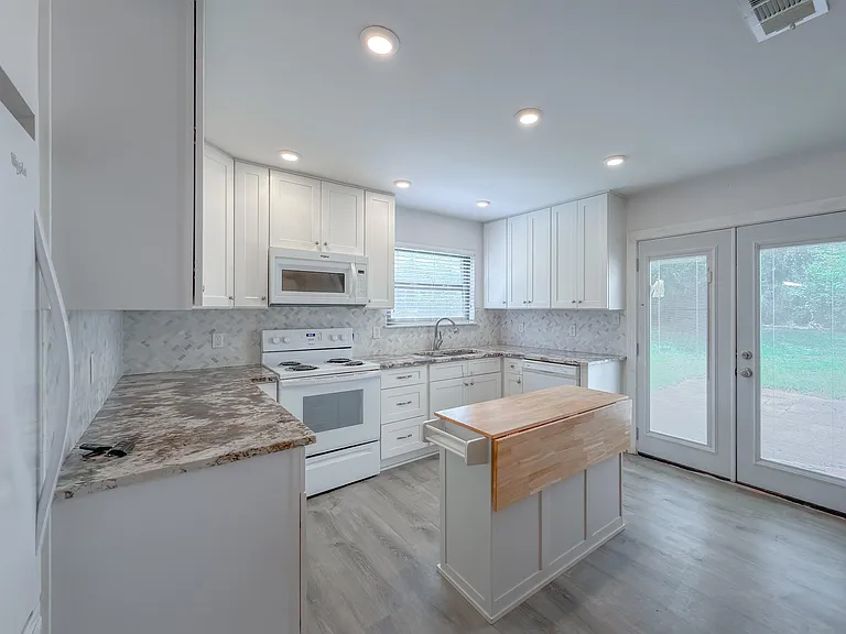 3200 Langley Cir — Photo 7