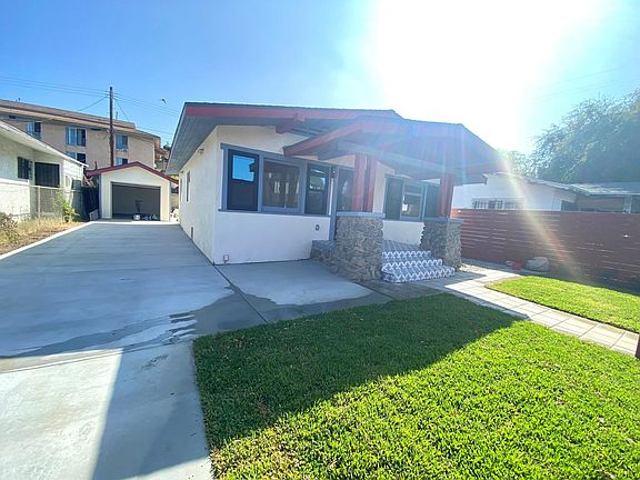 3rd image of 131 Sycamore Park Dr