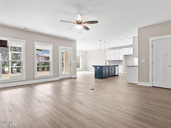 5th image of 365 Lockwood Lane SW
