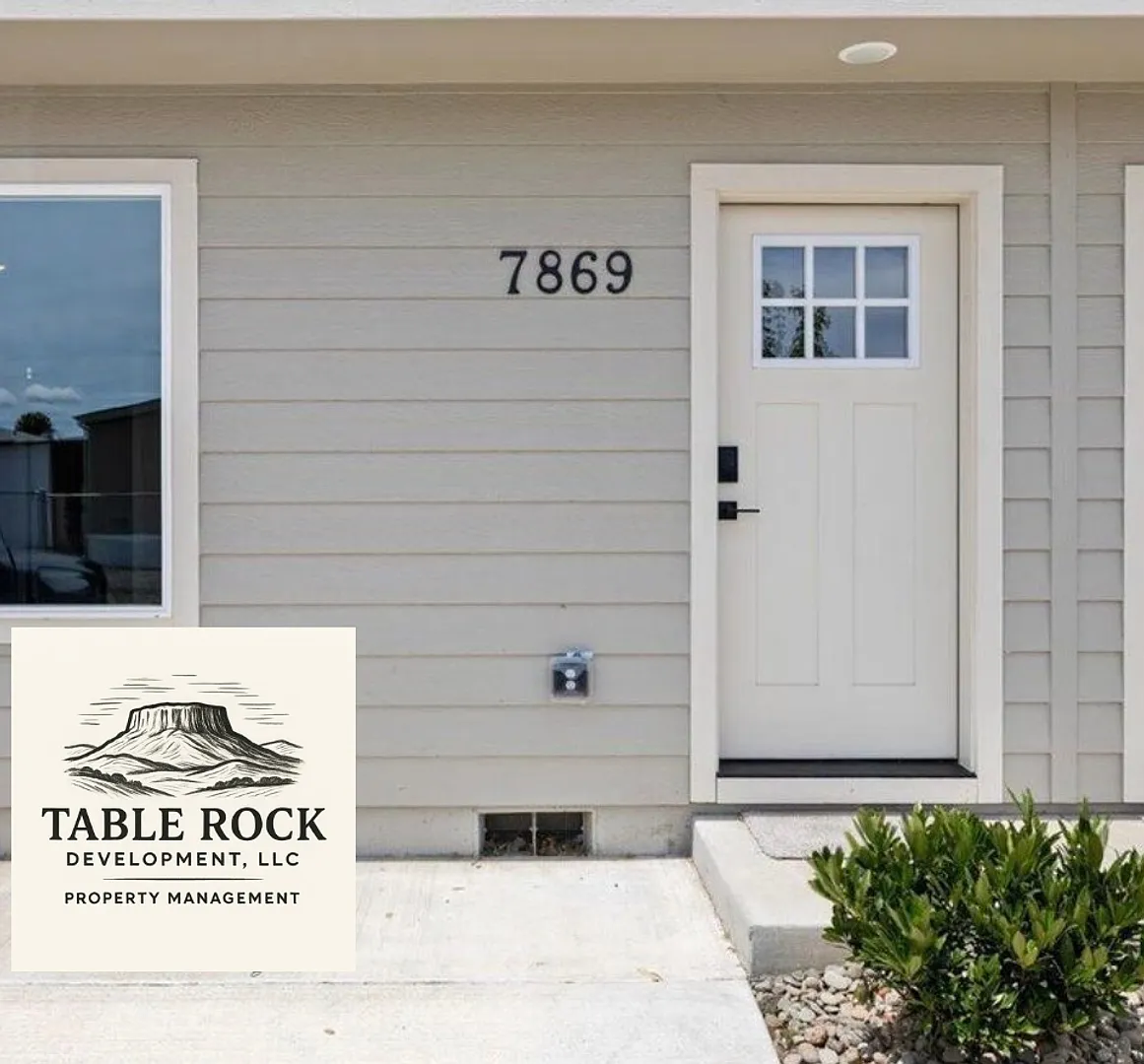 7869 Houston Loop — Photo 1