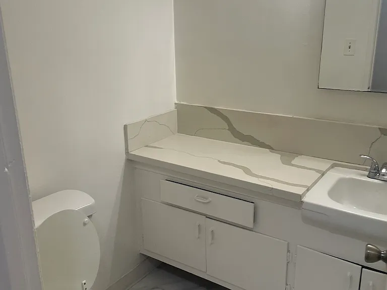 1049 N Hayworth Ave #12 — Photo 6