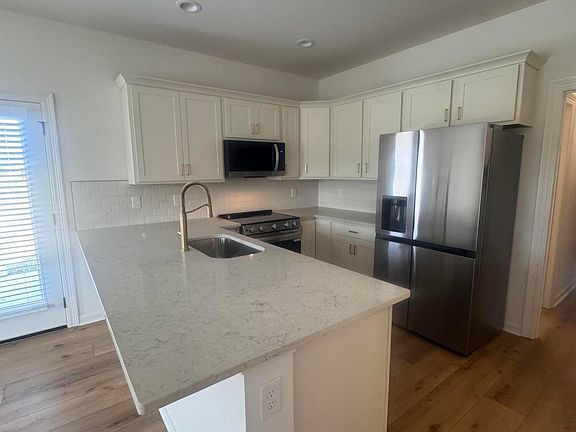 4th image of 204 Willowbend Way