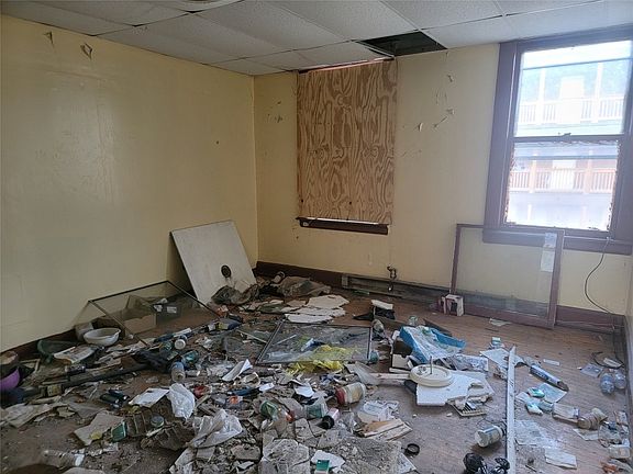 2nd image of 38/40/42 Columbus Park E