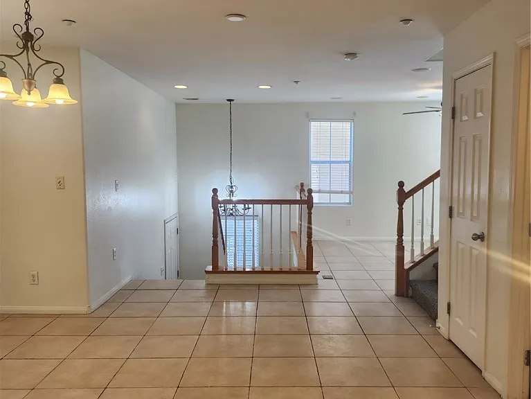 6485 Abbotsford House Ct — Photo 3