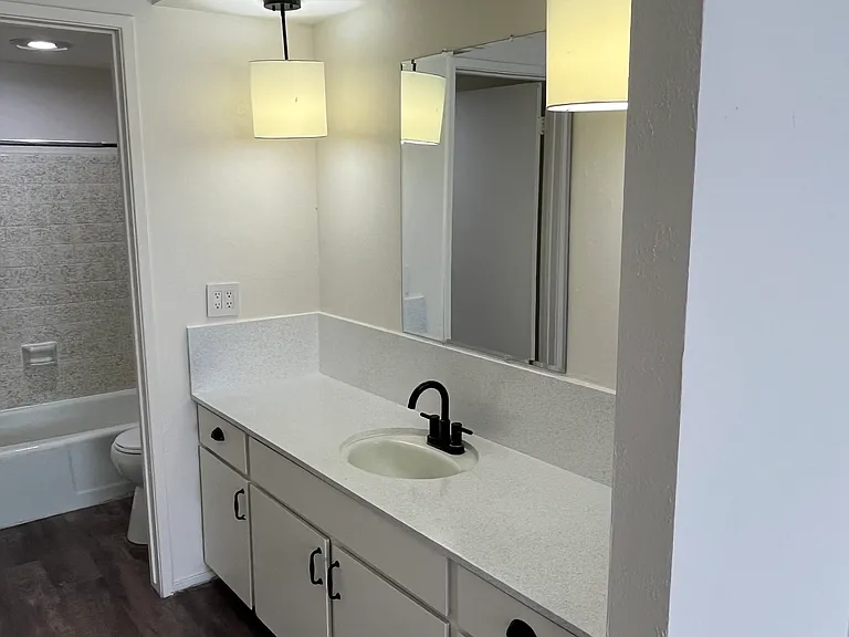 Caledonian Apartments — Photo 21