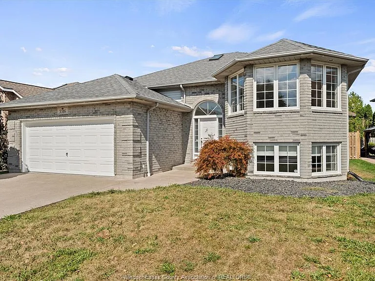 3316 Kenilworth Dr — Photo 1