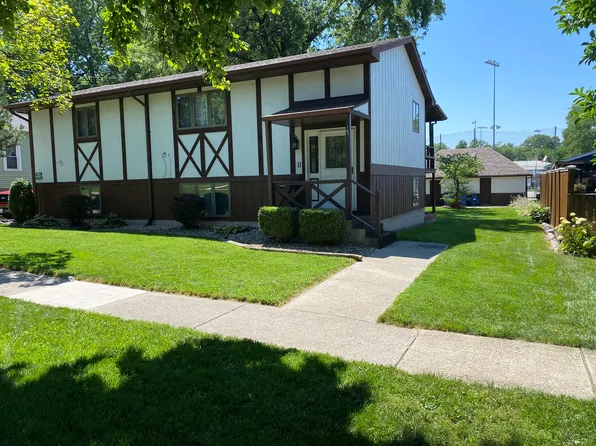 157 N West St, Crown Point, IN 46307