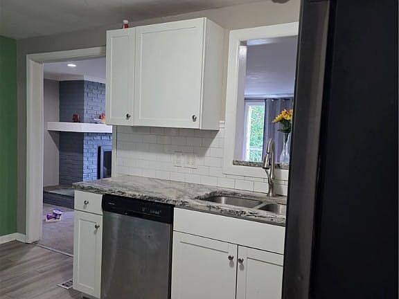 3rd image of 170 Nokomis Pkwy