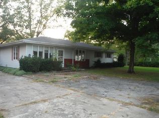 1004 Strong Rd, Kouts, IN 46347