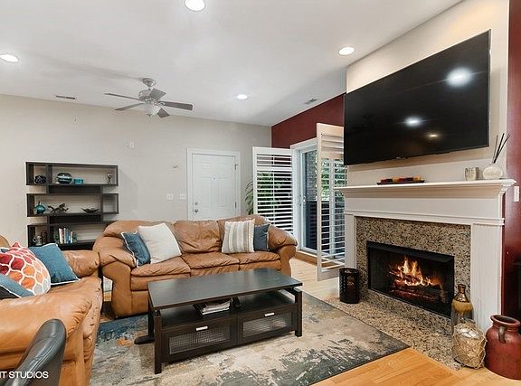 3rd image of 1218 W Carmen Ave APT 5