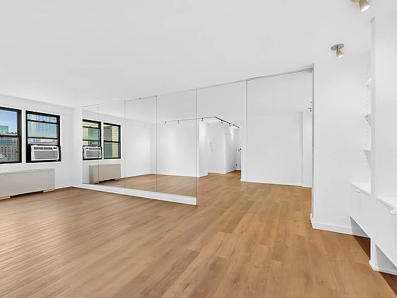 5th image of 201 E 28th St APT 14S