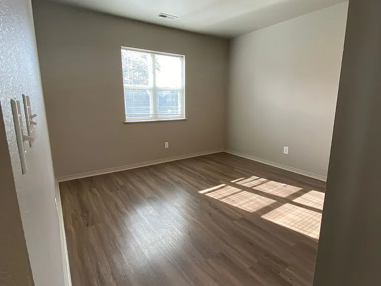 Davis Park Apartments — Photo 21