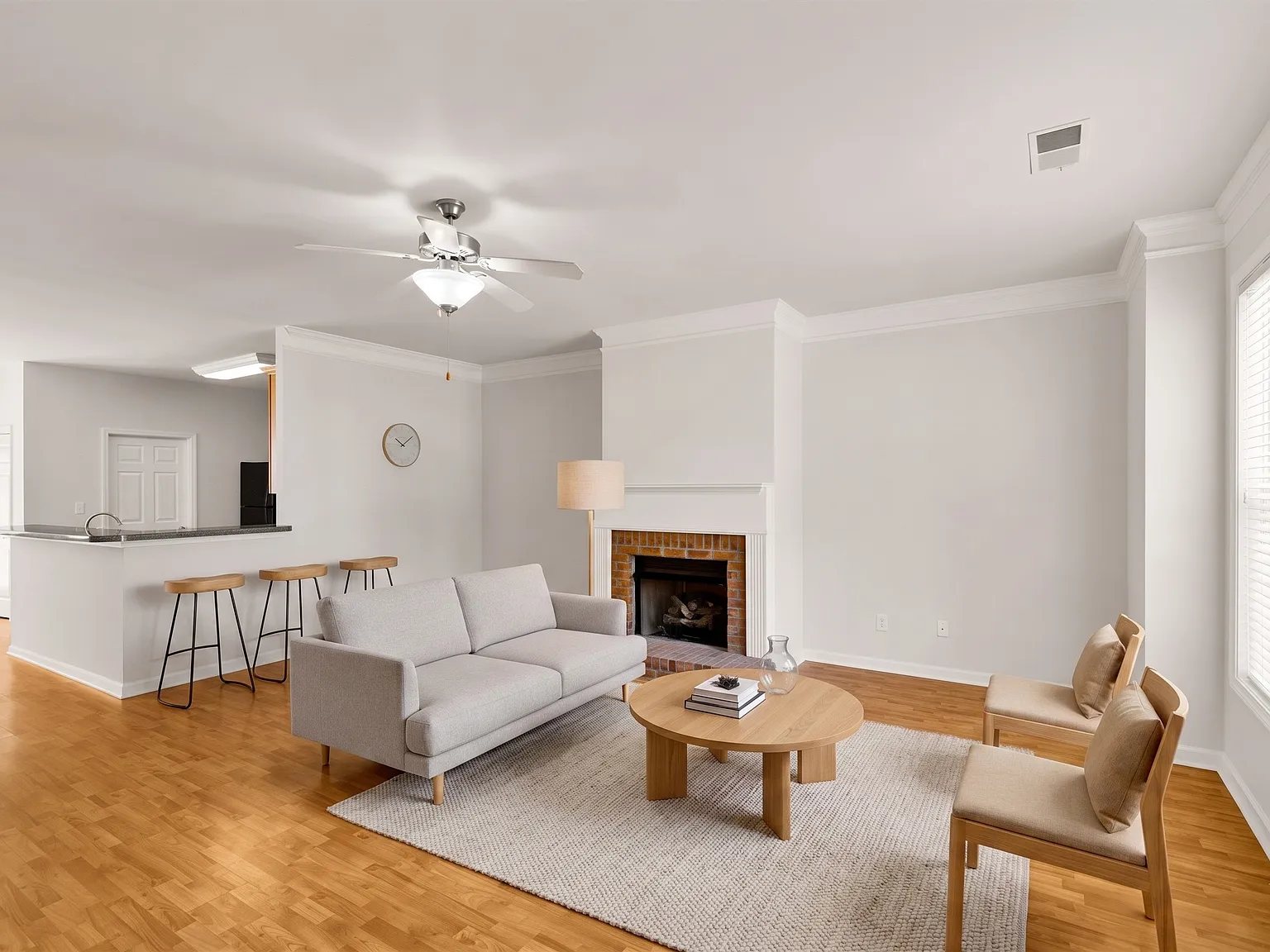 2 bed, 2.5 bath, 1681 sqft, $1,800 — Photo 2