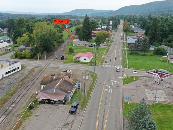 4th image of 3963 Main St