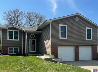 5915 S 52nd Street Ct, Lincoln, NE 68516