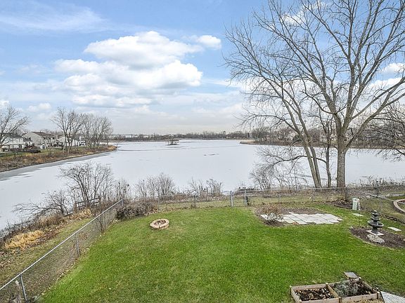 2nd image of 939 Hartwood Dr