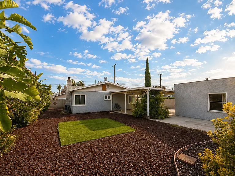 445 1/2 E Alisal Way — Photo 35