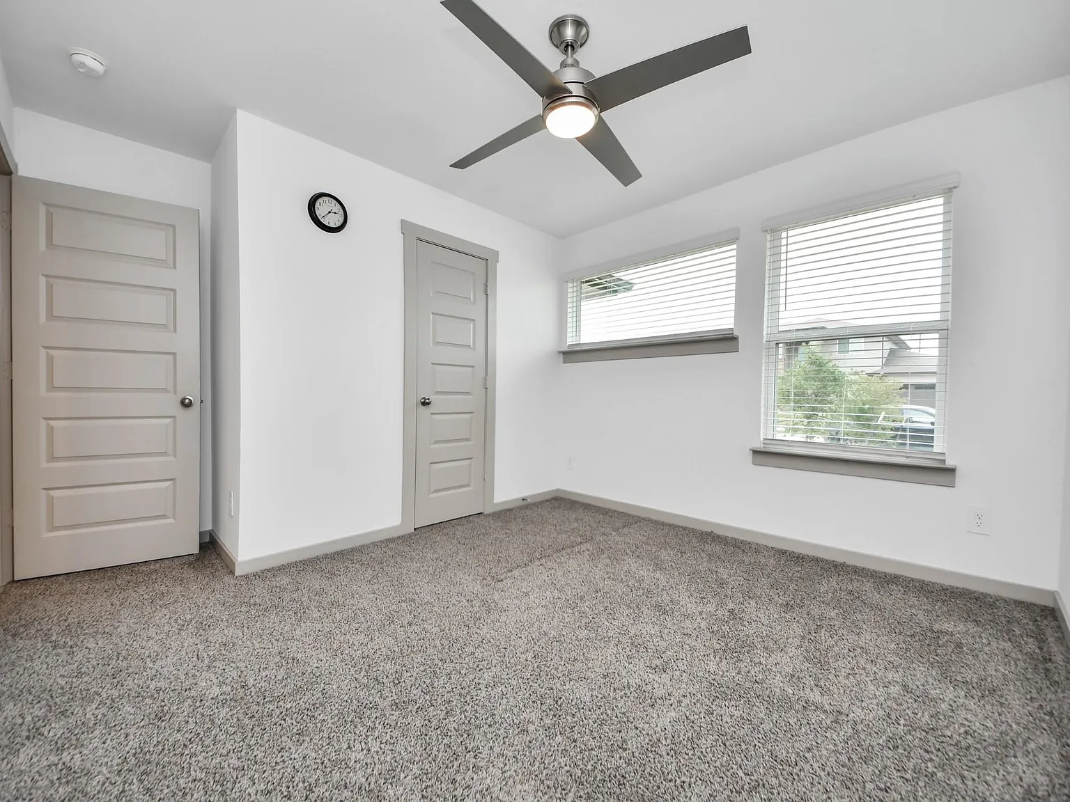 4 bed, 2.0 bath, 2045 sqft, $2,400 — Photo 4