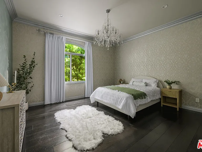 4705 Los Feliz Blvd — Photo 15