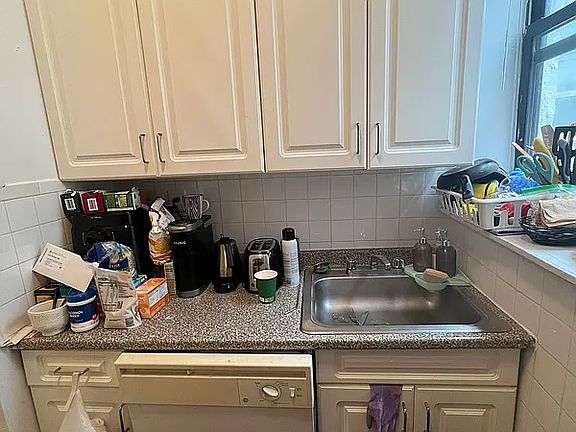 4th image of 413 W 52nd St APT 3B