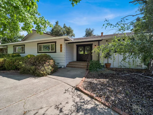 945 Hallmark Dr, Redding, CA 96001