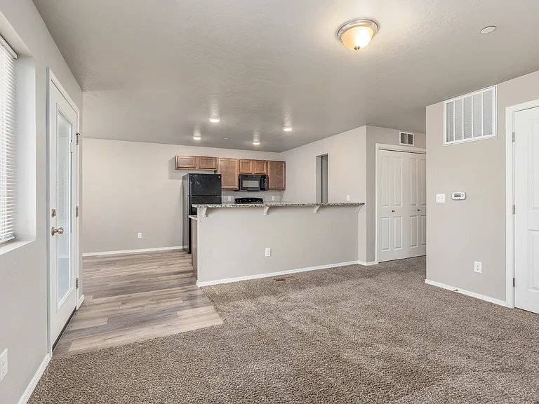 4305 S 10th Ave #4305-102 — Photo 5