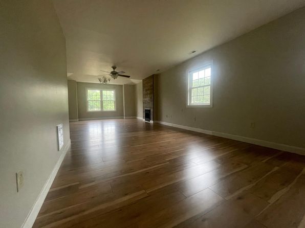 111 Moon Dr, Moon, VA 23119
