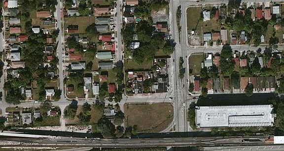4th image of 4129 NW 22nd Ct