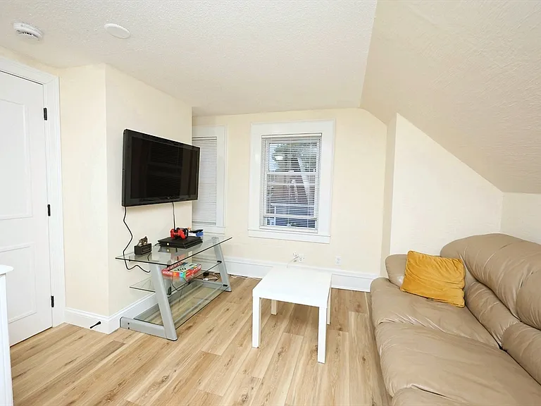173 Porter St #4 — Photo 16
