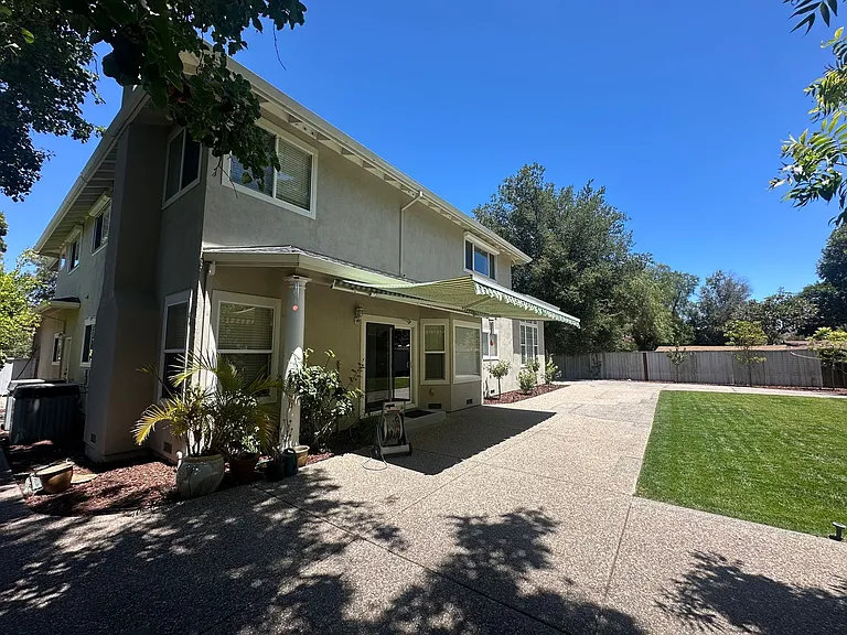 388 Knowles Dr — Photo 12