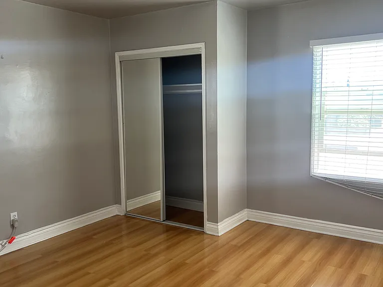 1442 W 27th St #4 — Photo 7