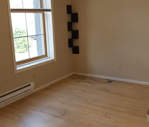 3rd image of 307 Jefferson St
