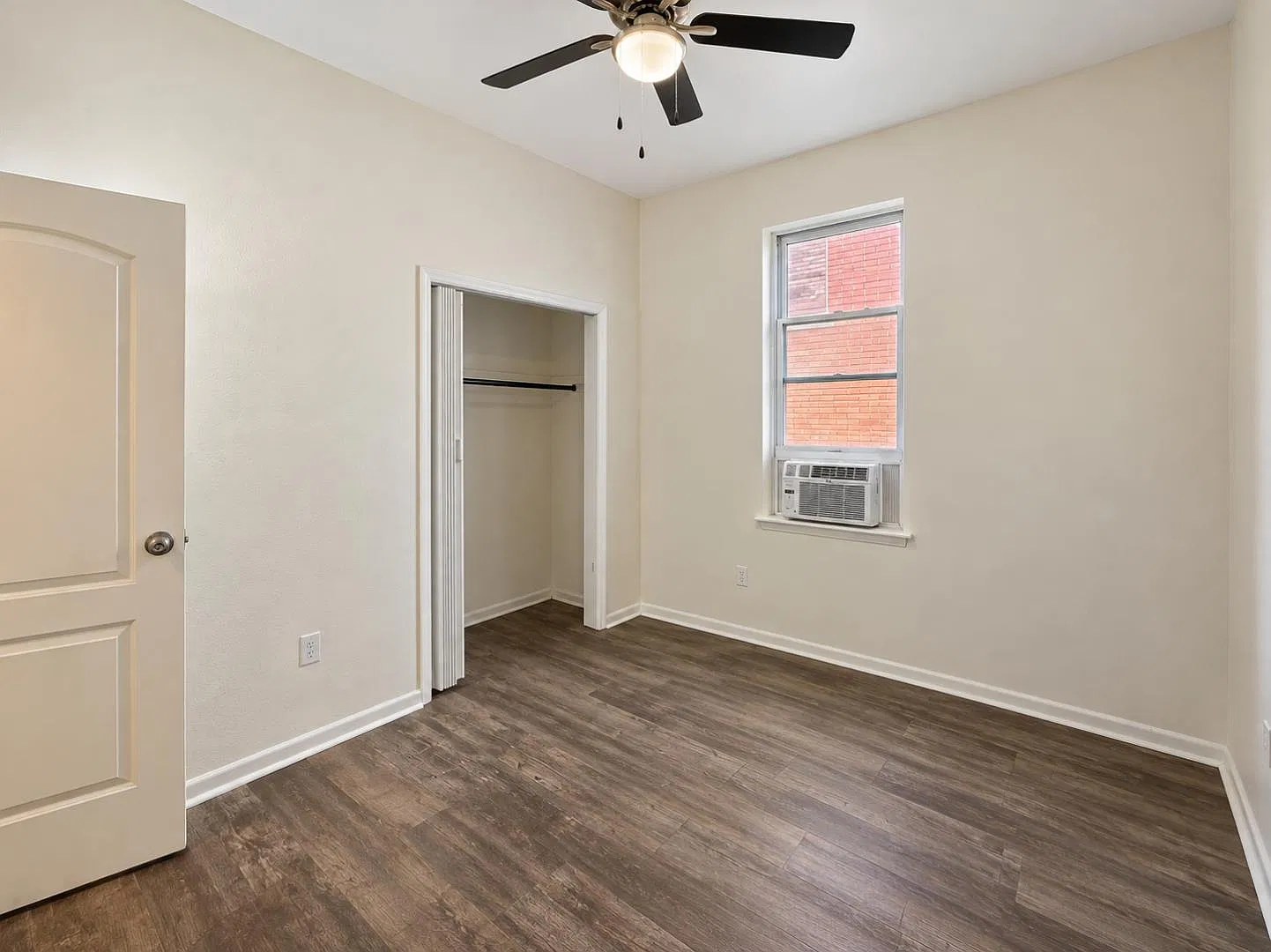 5517 Black St - 1 — Photo 3