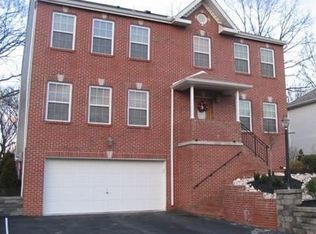 305 Chanticleer Cir, New Stanton, PA 15672
