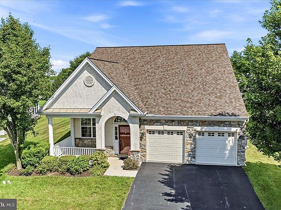 2nd image of 207 Hendrickson Ln
