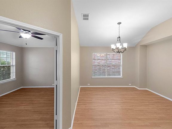 4th image of 13157 Padre Ave