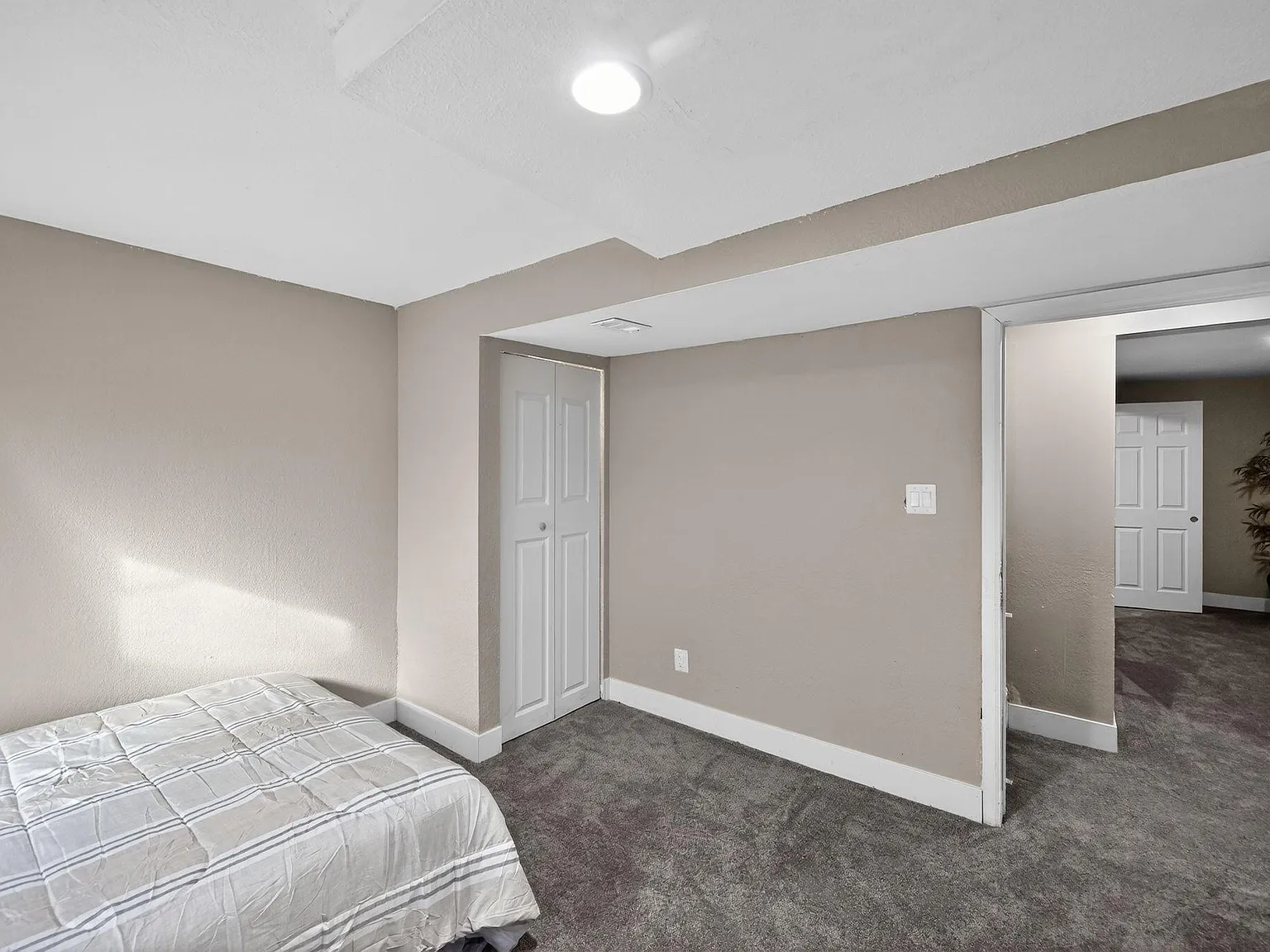 4 bed, 3.0 bath, 2600 sqft, $1,070 — Photo 1