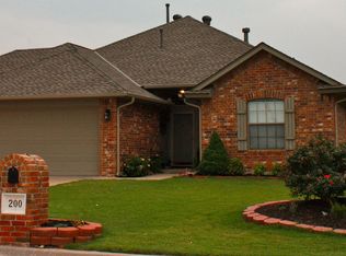200 Highland Dr, Moore, OK 73160