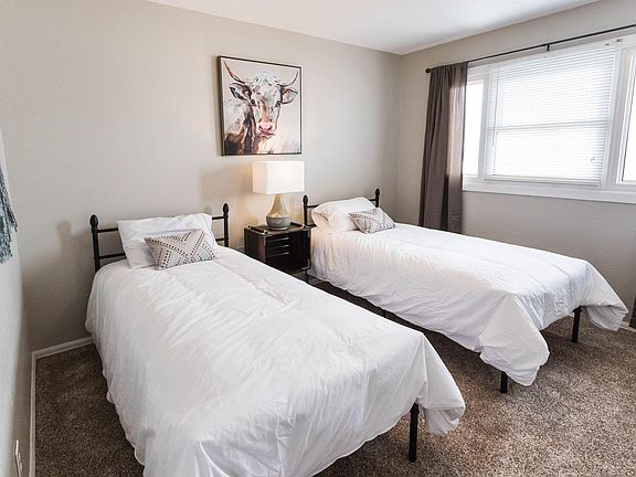 4th image of 613 Killarney Dr