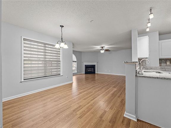 3rd image of 213 Ivy Glen Ct