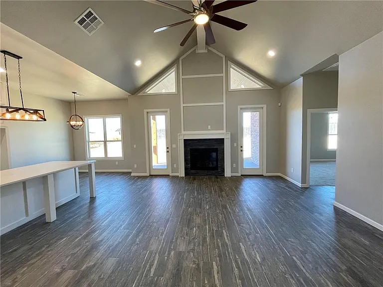 15809 Capri Ln — Photo 4