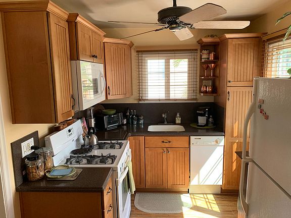 5th image of 609 Marguerite Ave