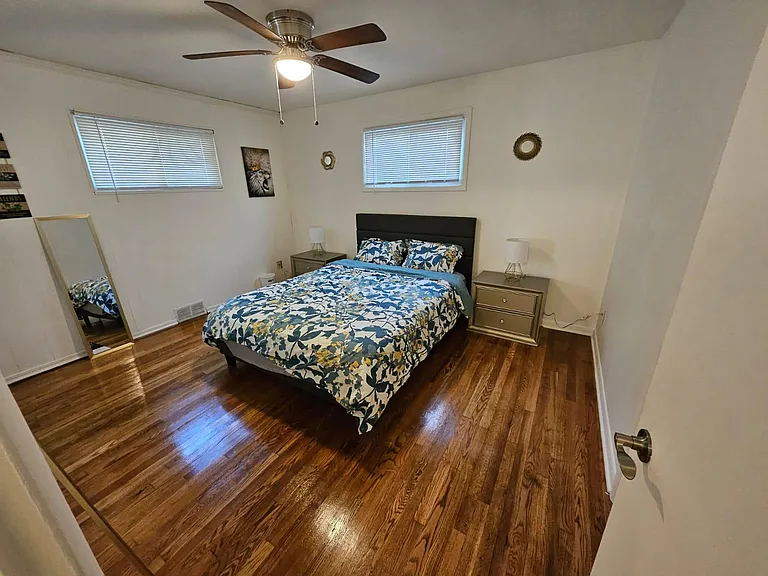 304 Greenvale Dr — Photo 5