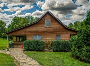 111 Teays Hollow Rd, Hurricane, WV 25526