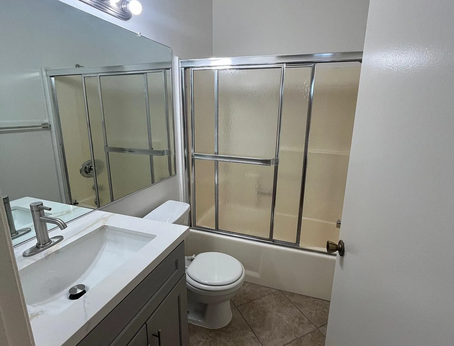 11250 Morrison St — Photo 4
